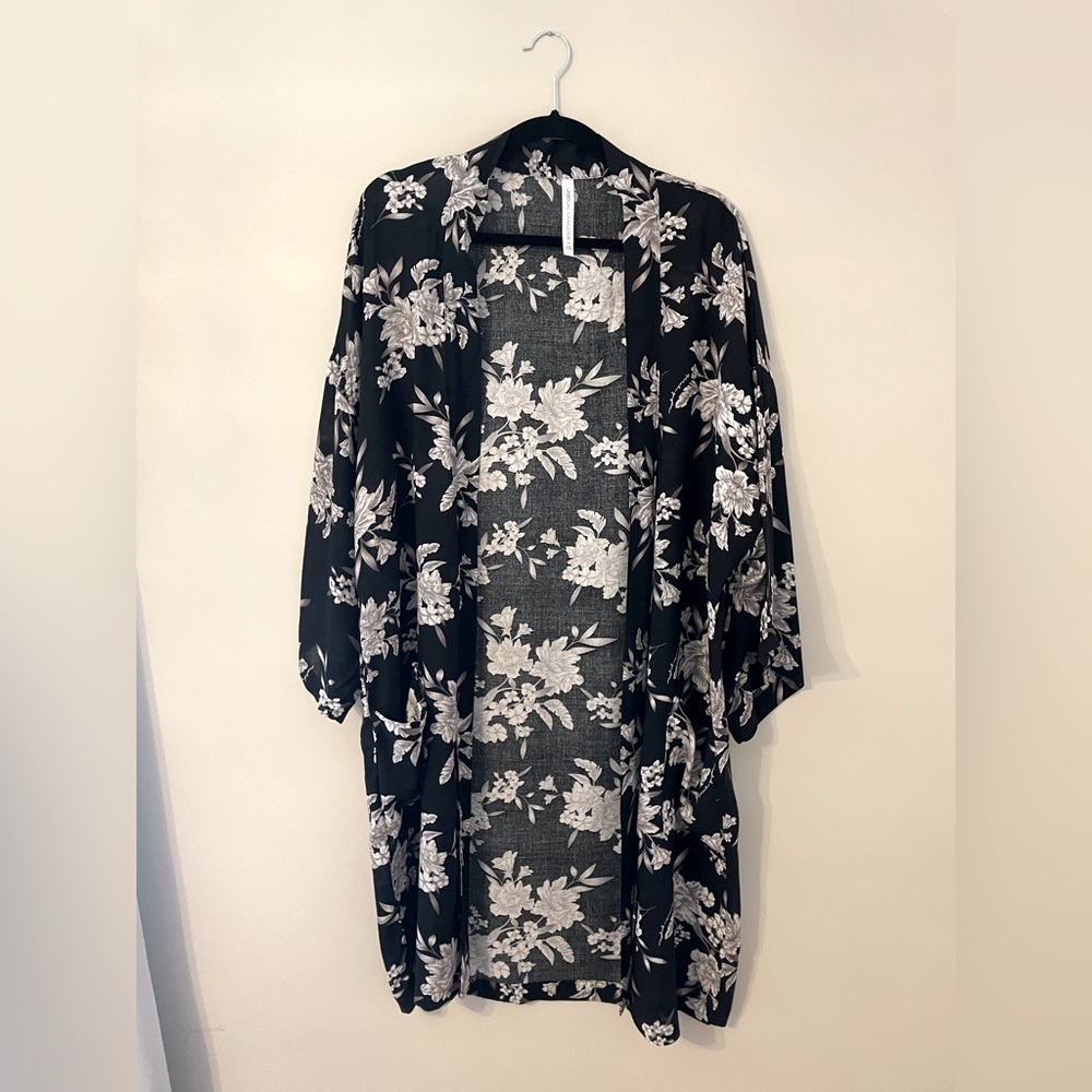 Spiritual Gangster Black & Floral Kimono OS